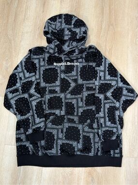 Supply & Demand Black Bandana-Patchwork AOP Oversized Medium Hoodie.        (09)
